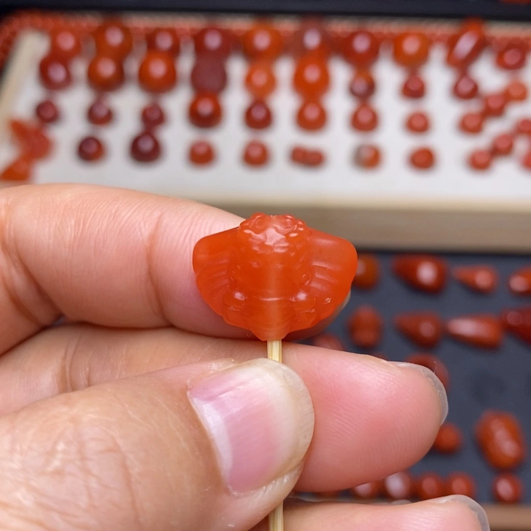 南红玛瑙配饰未镶嵌背云