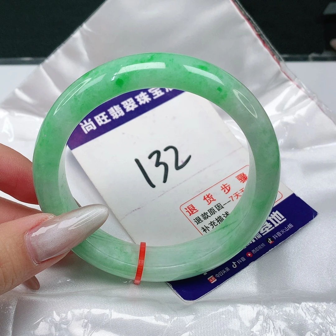 翡翠手镯未镶嵌翡翠12