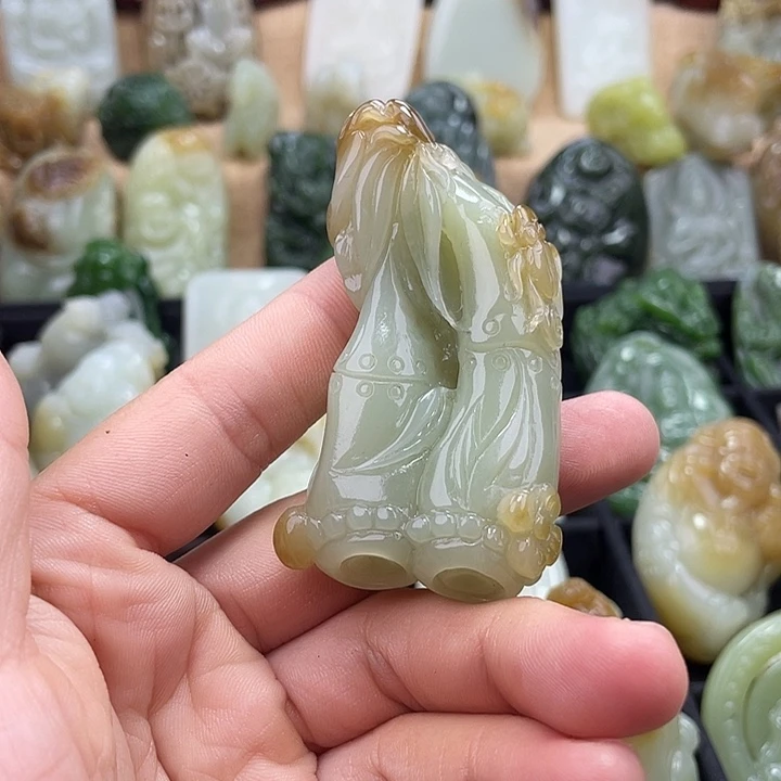 五***树和田玉（糖玉）未镶嵌颈饰