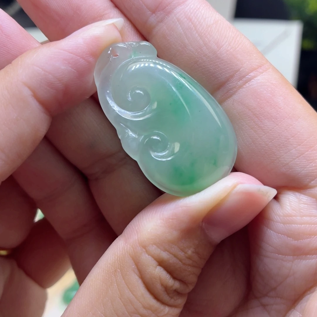 石英质玉（非洲翠）未镶嵌颈饰