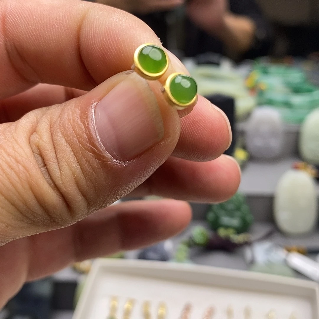 日***城和田玉未镶嵌颈饰