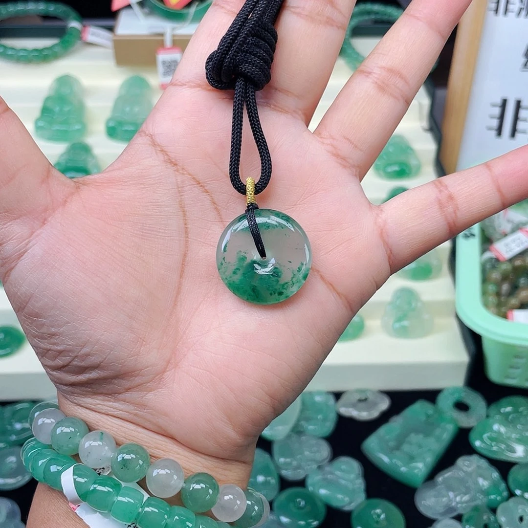 石英质玉（非洲翠）未镶嵌颈饰