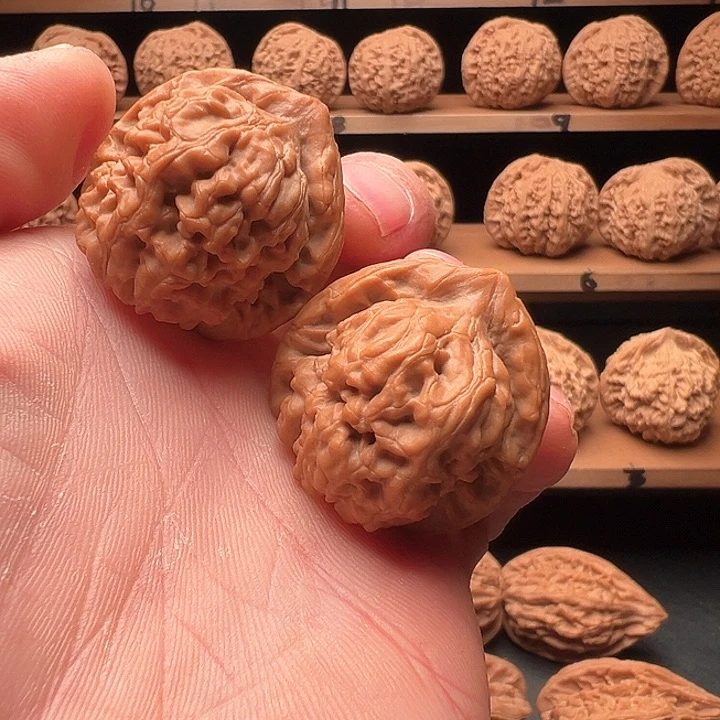 文玩核桃把件金字塔