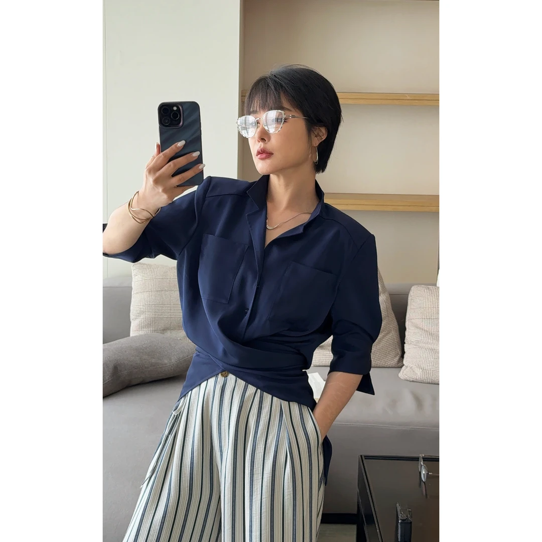 【转角戏】精英时髦腔调交叉腰设计显瘦立领缎面衬衫高智穿搭