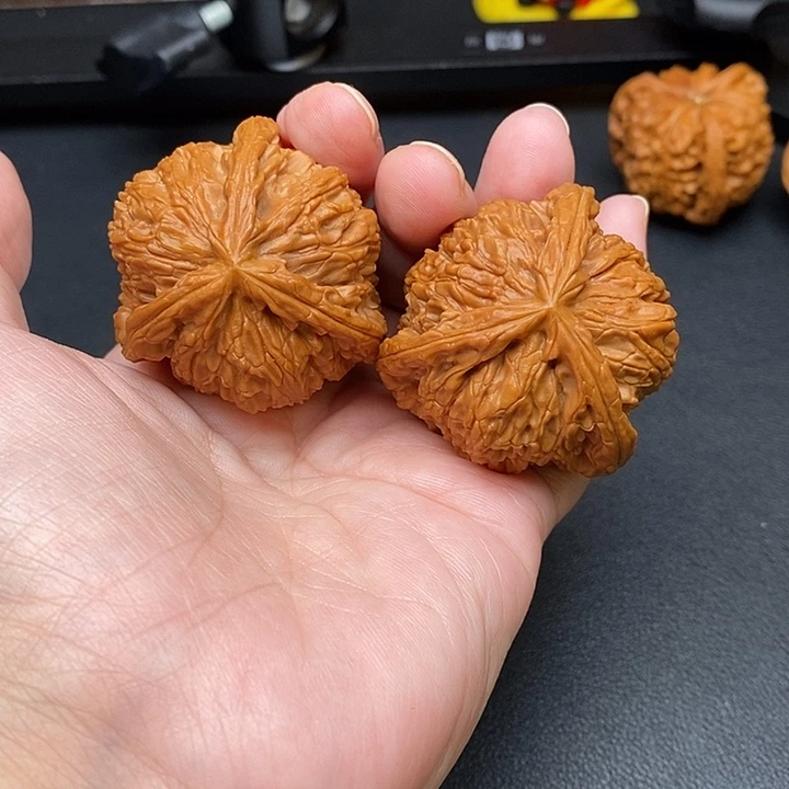 刀***把文玩核桃把件白奔