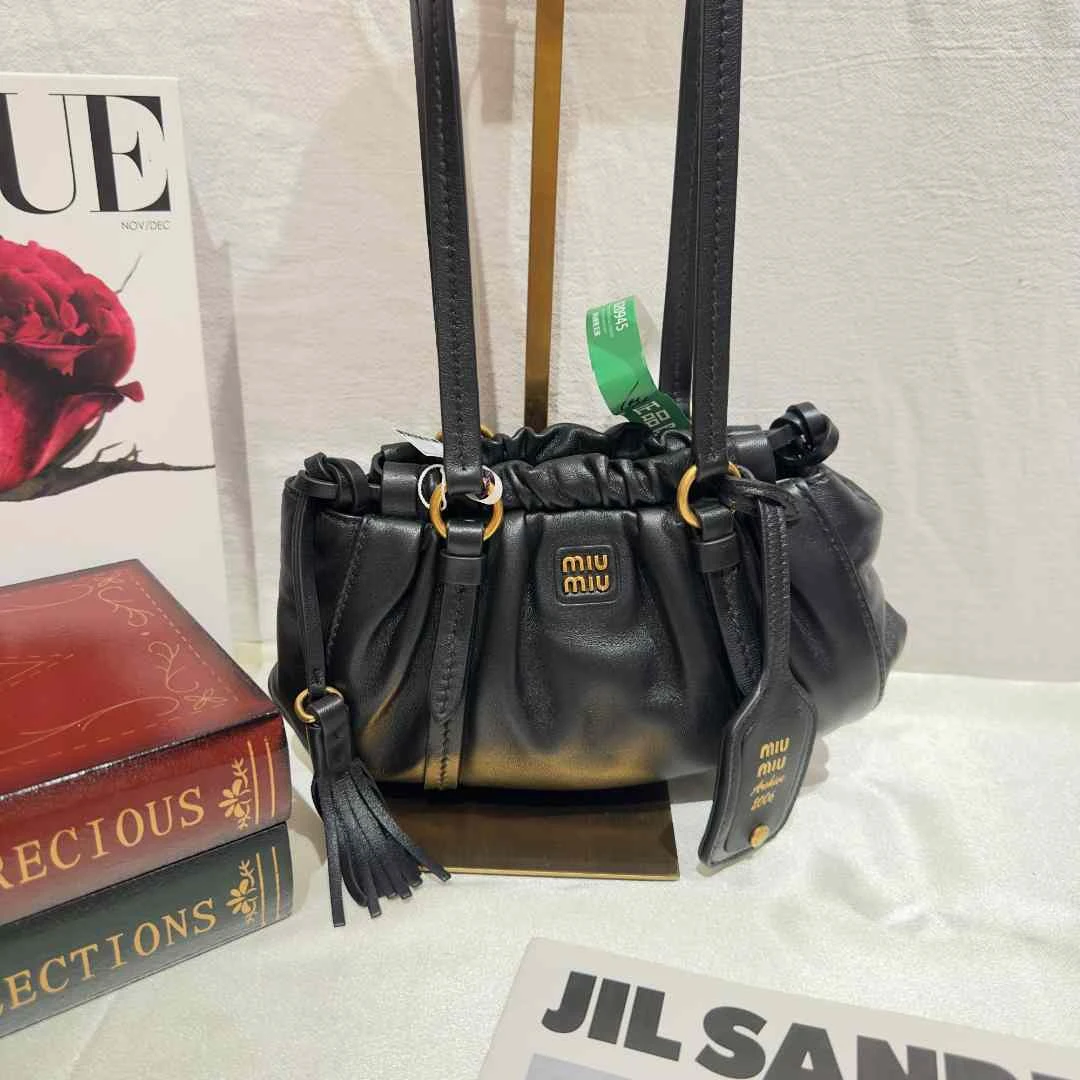 未使用 MIU MIU/缪缪 壹所奢品/joie饺子包mini/单肩包/新款全新