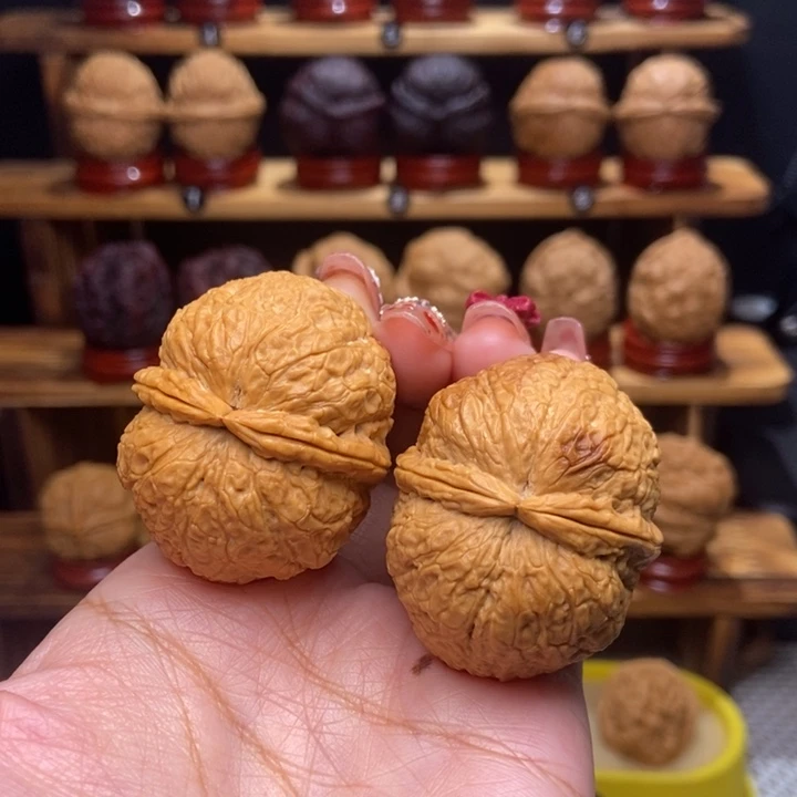 文玩核桃吊坠卧龙21