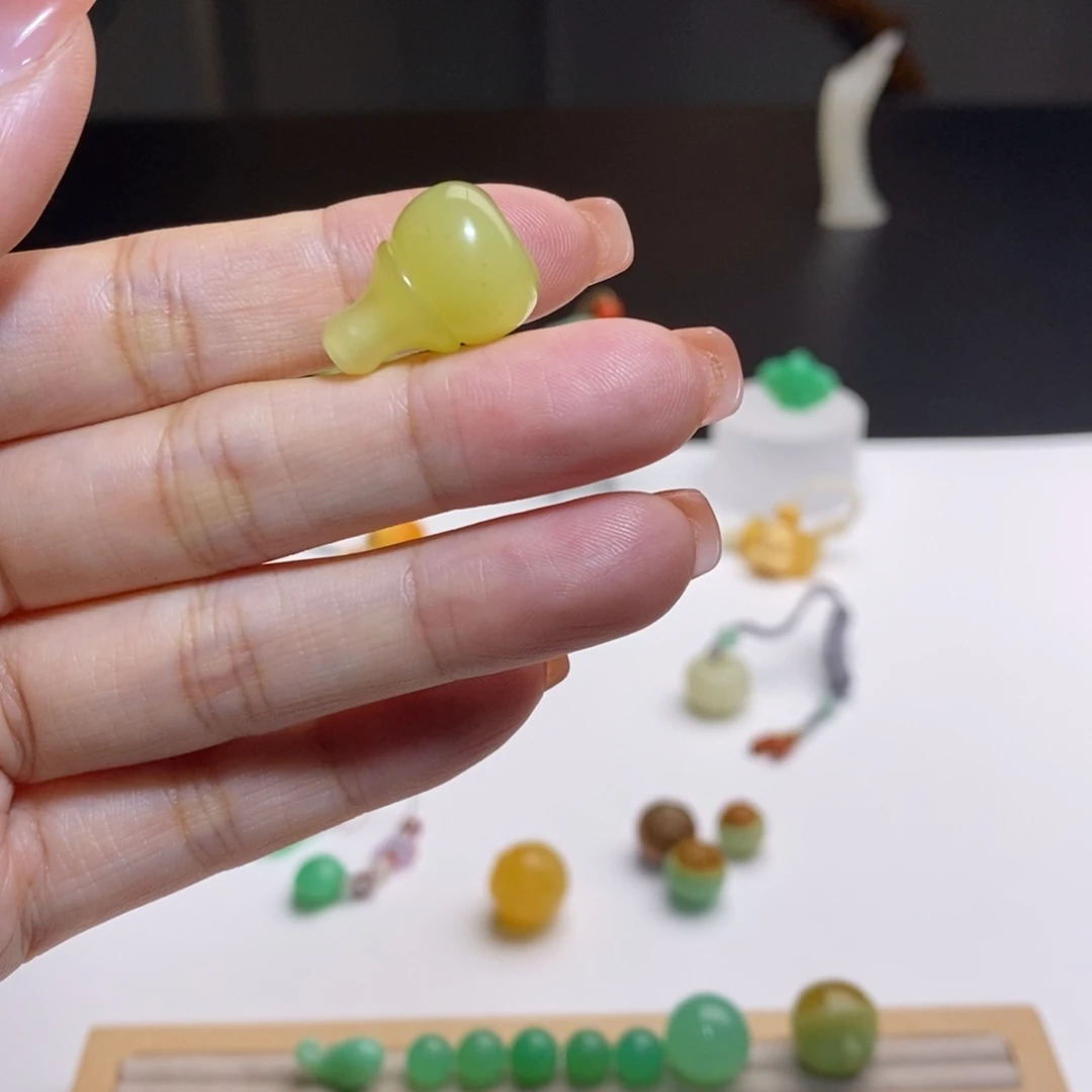 石英质玉（缅黄）未镶嵌颈饰