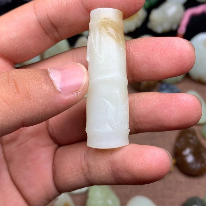 麦***菜和田玉（糖玉）未镶嵌颈饰