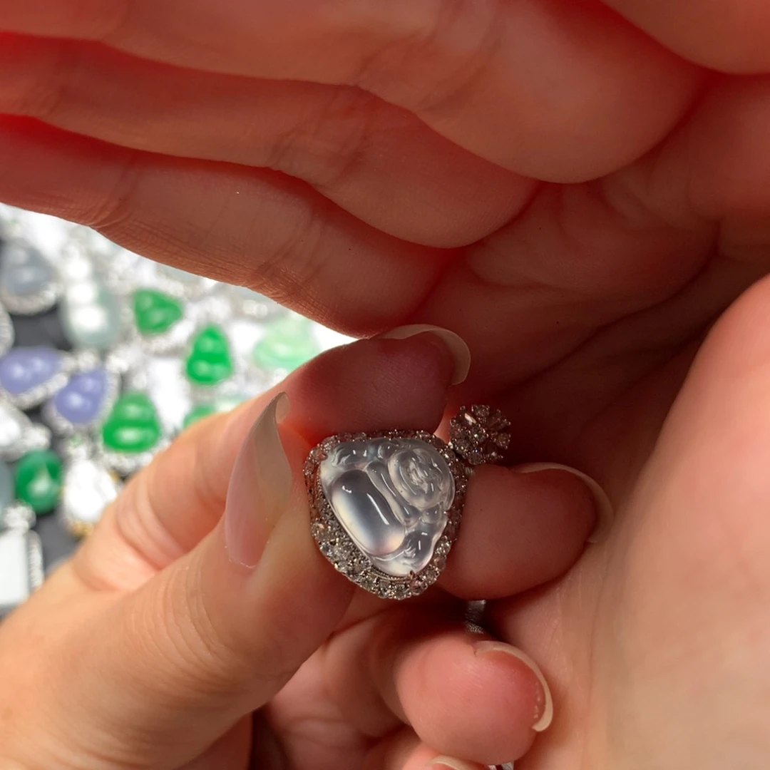 颈饰18K金镶嵌翡翠南*°毕业玻璃佛公