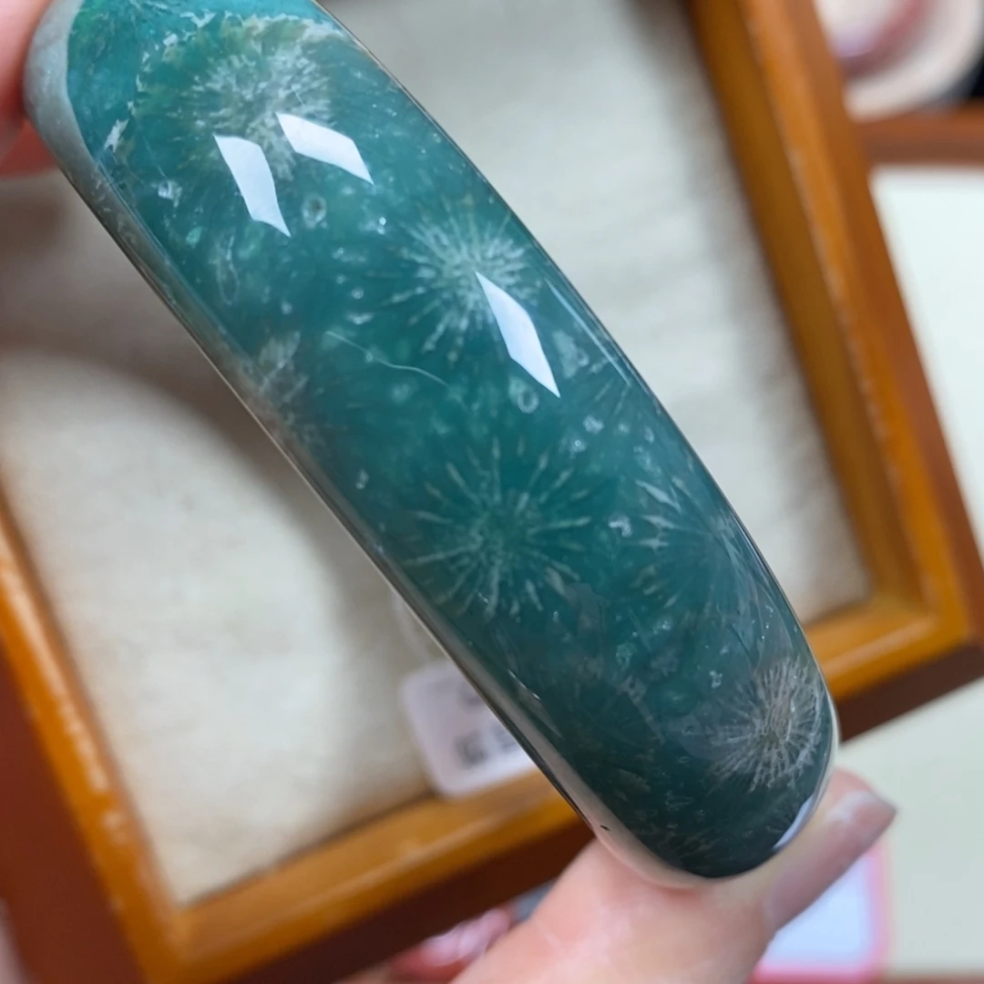 再***钟硅化珊瑚（珊瑚玉）未镶嵌手镯