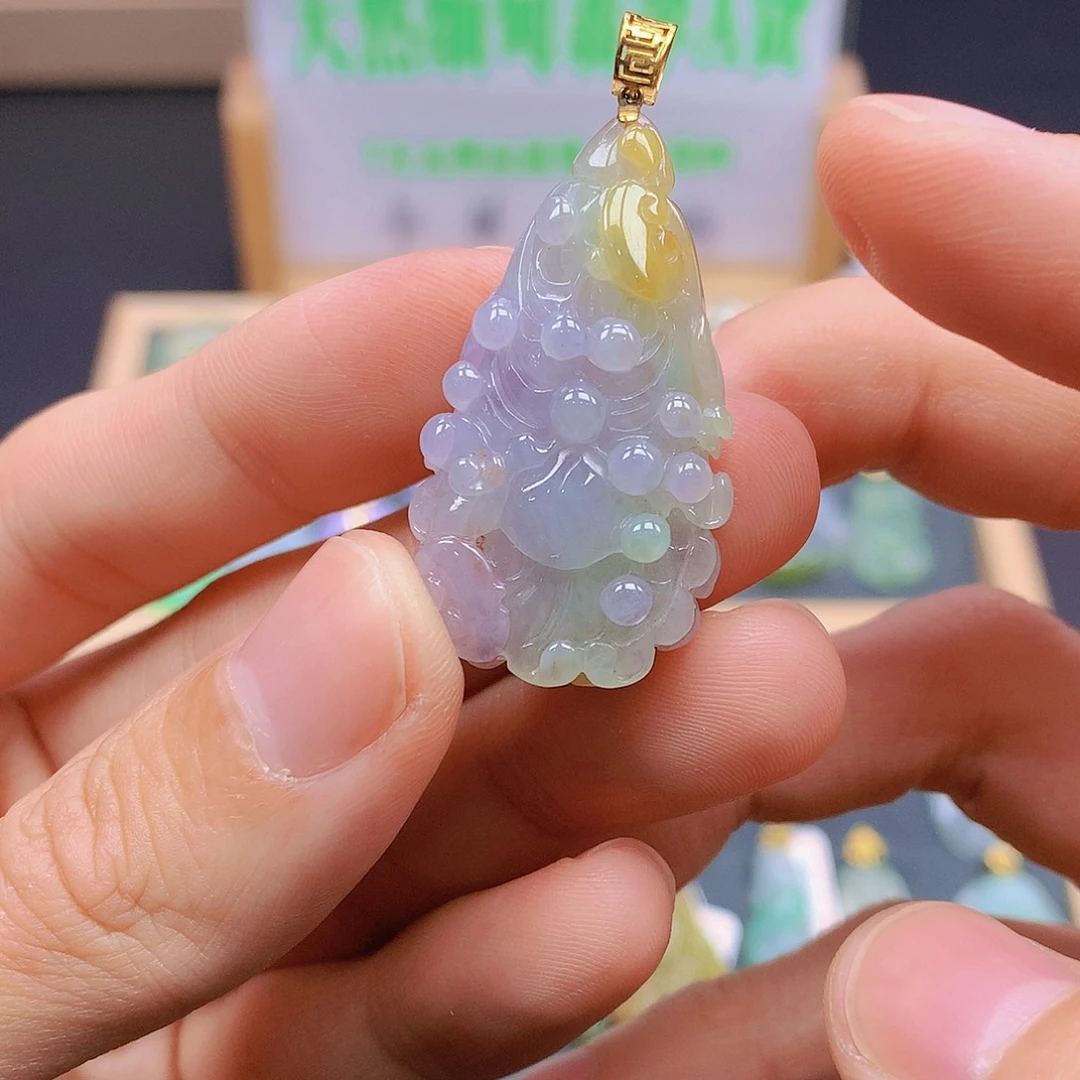 翡翠18K金镶嵌颈饰翡翠