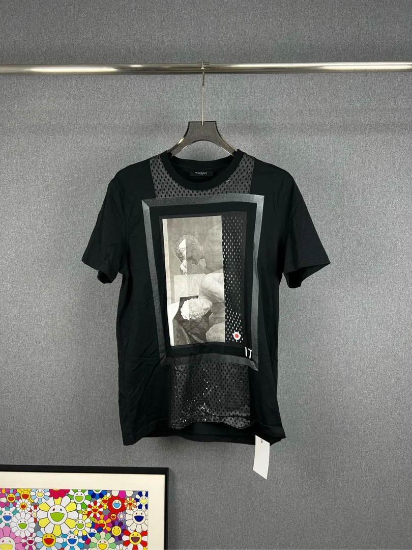 95新 Givenchy/纪梵希 GIVENCHY纪梵希人像短袖 M码 95新A11380