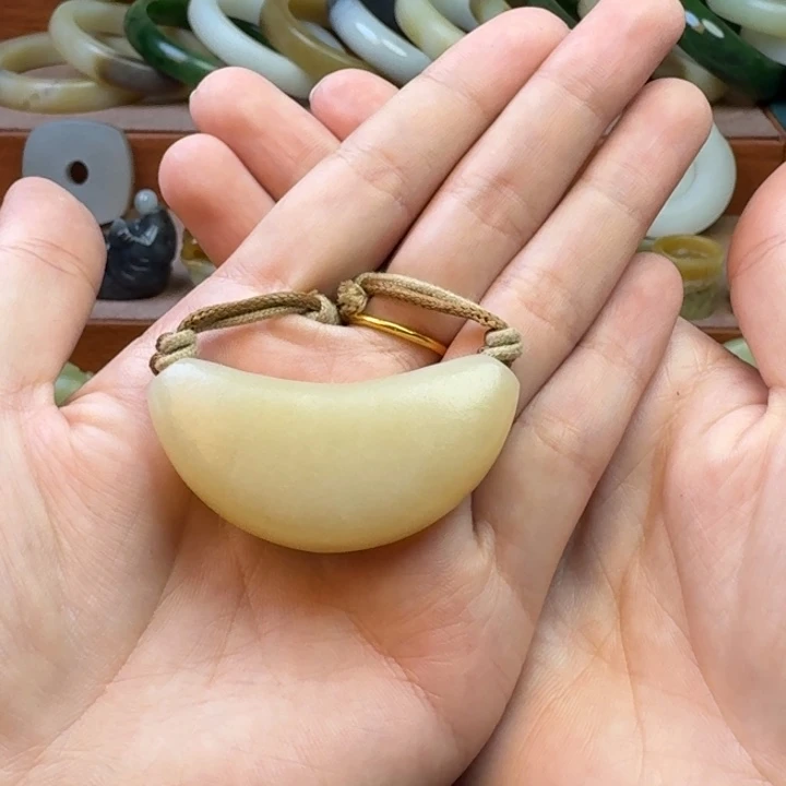 橙****和田玉未镶嵌颈饰定制