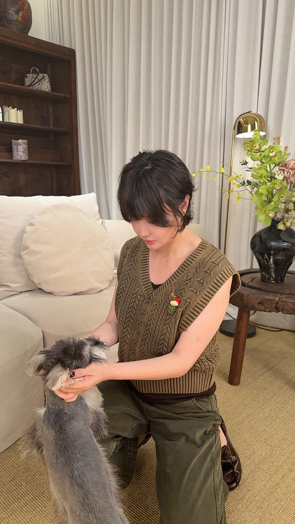KOKO WANG 秋冬新款舒适纯棉显瘦绞花V领针织马夹 X0015J02W01