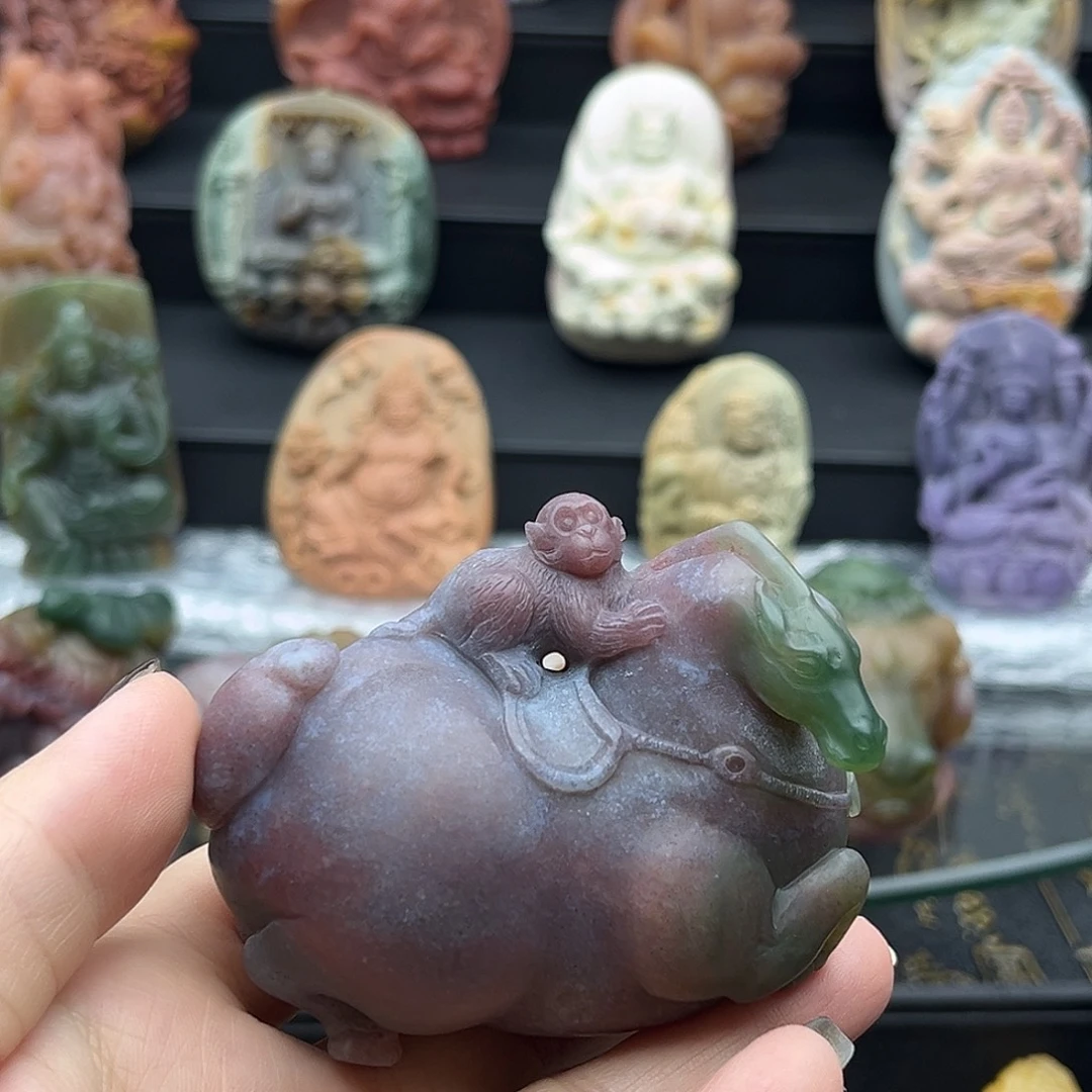颈饰未镶嵌石英质玉