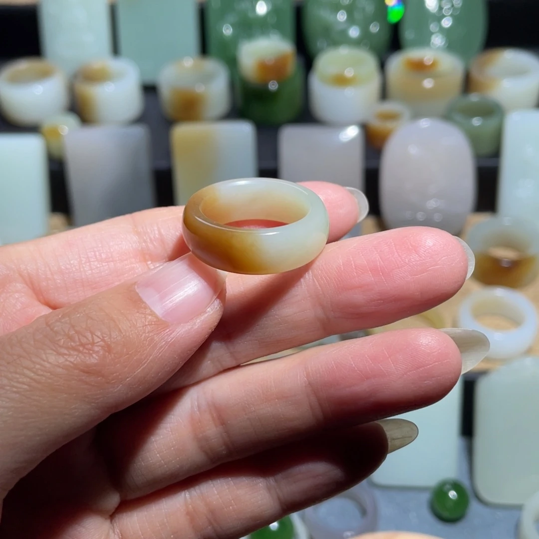 和田玉未镶嵌戒指