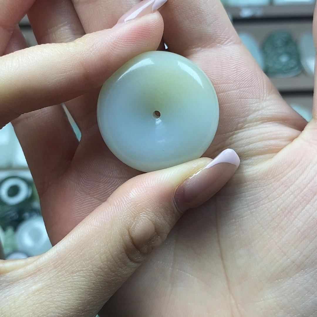 和田玉未镶嵌颈饰糖白平安扣