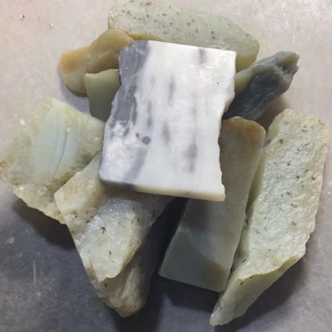 透闪石质玉未镶嵌挂件格*调