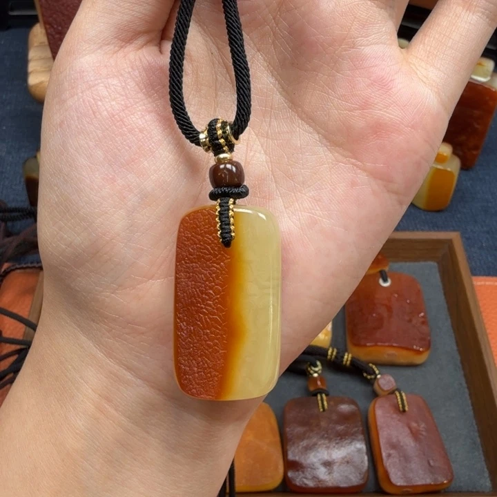 蜜蜡未镶嵌吊坠(赠链)