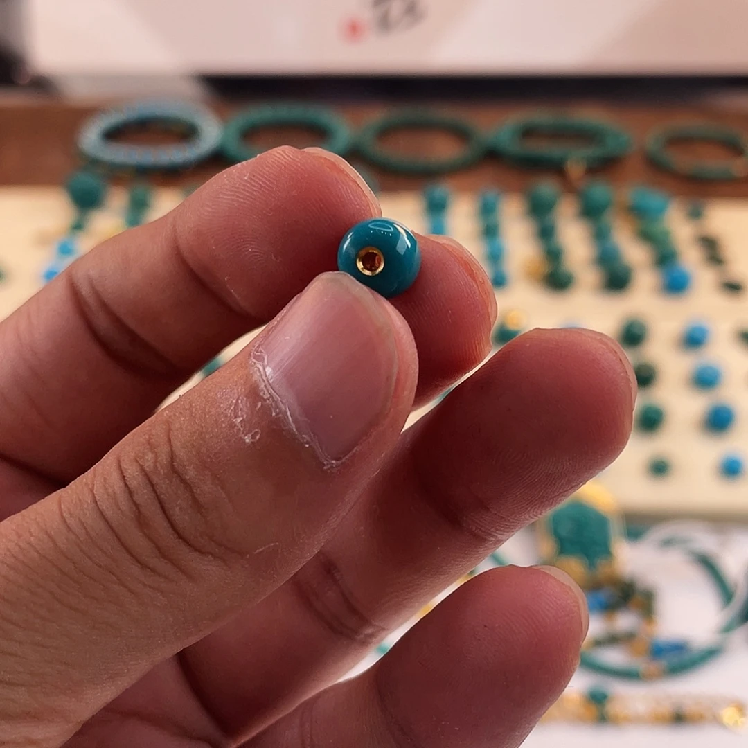 未镶嵌绿松石颈饰