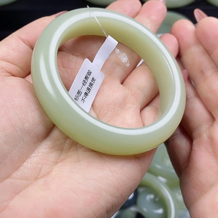 【闪购商品】和田玉手镯未镶嵌蓉*