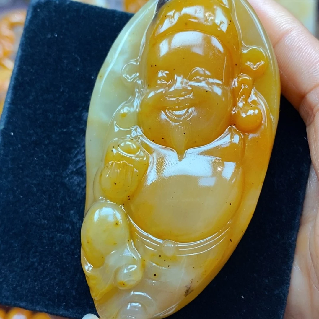 未镶嵌石英质玉（黄龙玉）颈饰