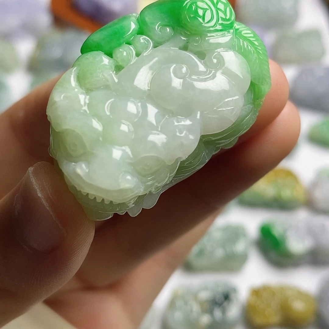 d***0翡翠未镶嵌颈饰貔貅