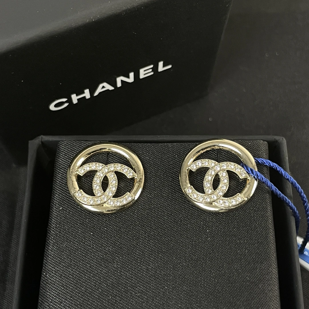 未使用 Chanel/香奈儿 镂空满钻耳钉/香奢
