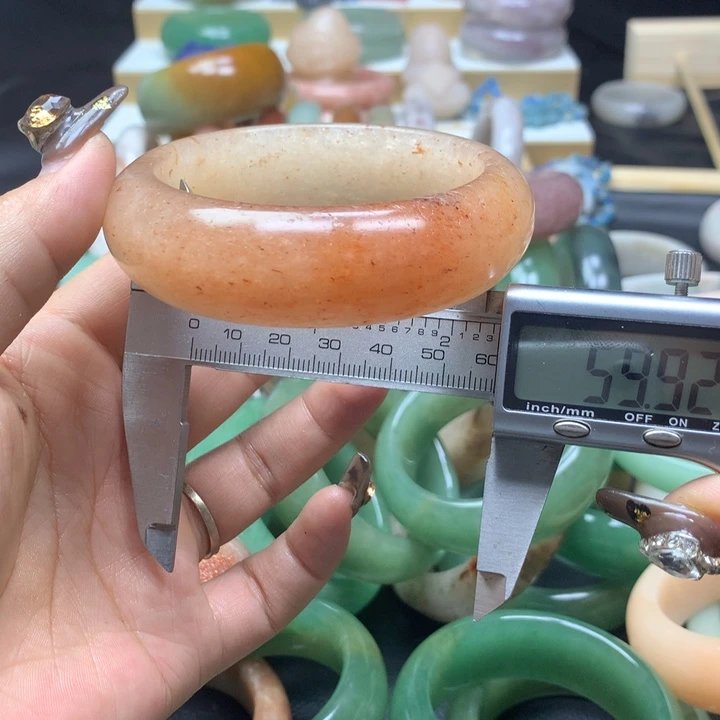 未镶嵌手镯石英质玉
