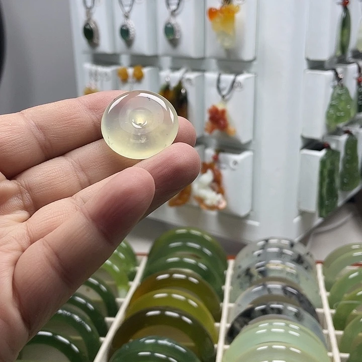 合金蛇纹石玉颈饰