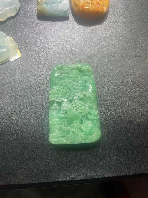 A货满绿山水牌精雕玉石挂件