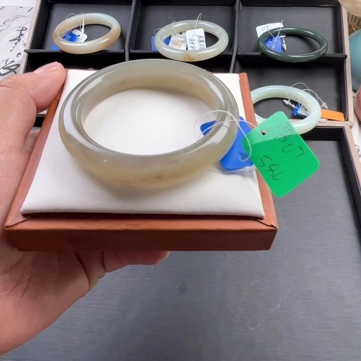 未镶嵌手镯和田玉玲珑美镯55