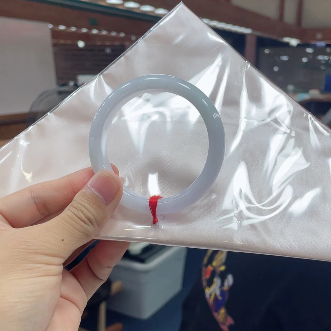 未镶嵌手链翡翠小****?默认有包容