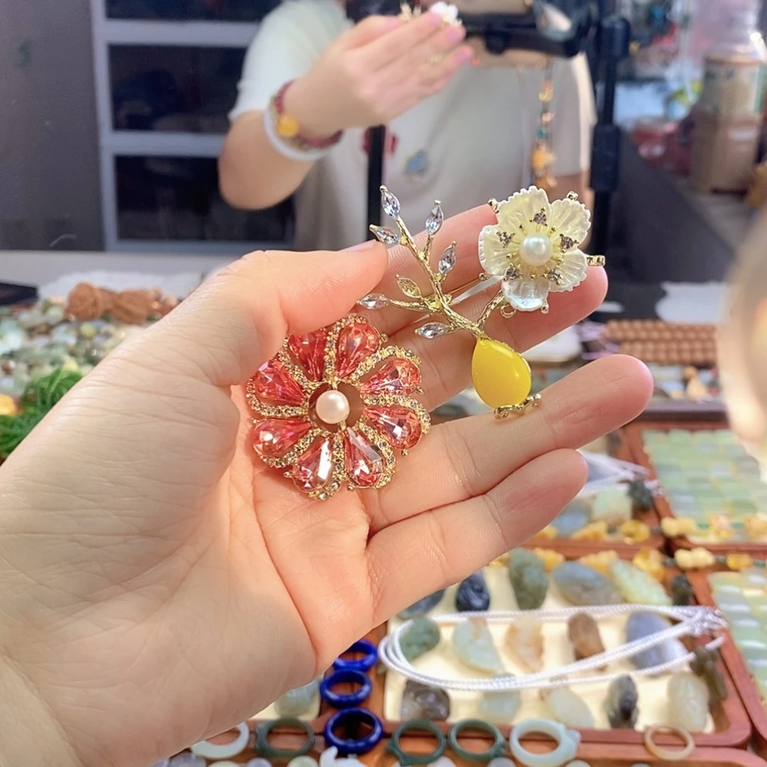 合金淡水珍珠胸饰