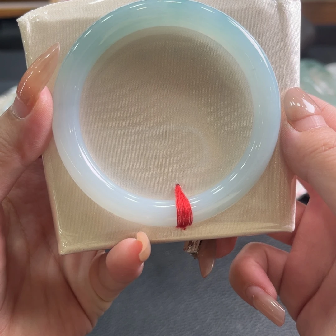 翡翠未镶嵌手镯56圆条天空蓝力推