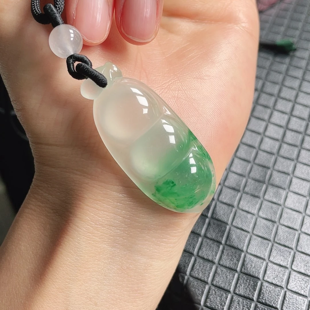 石英质玉未镶嵌挂件