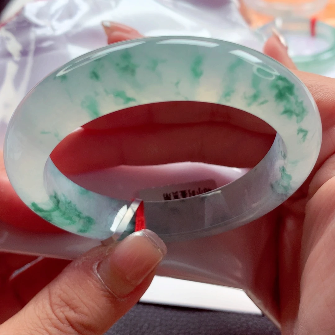 翡翠未镶嵌手镯师妹55.4六位数意境飘花（21号）