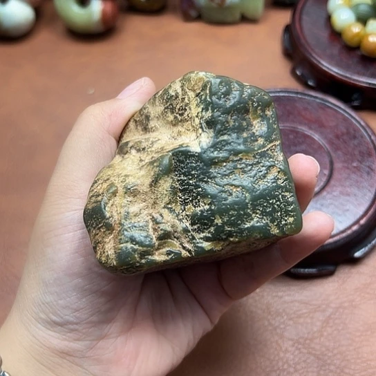 钱***锦未镶嵌和田玉珠宝奇石