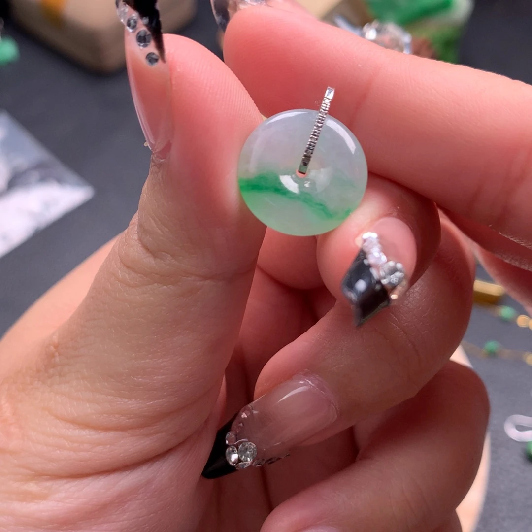 翡翠18K金镶嵌颈饰翡翠