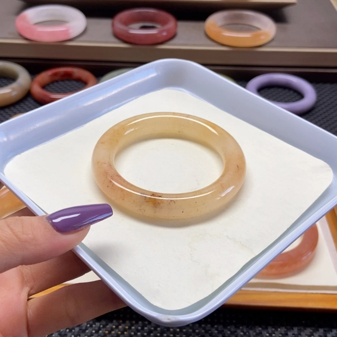 未镶嵌手镯石英岩玉