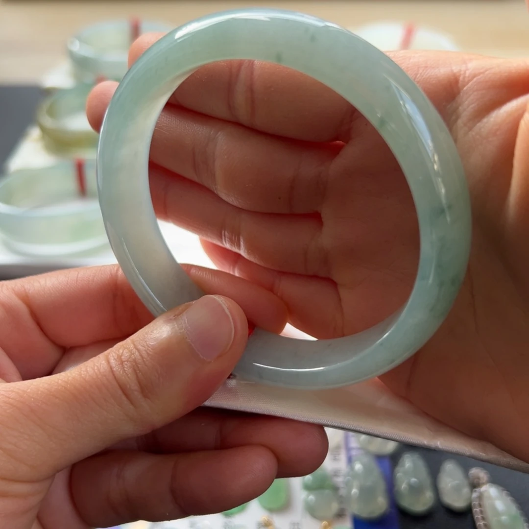 翡翠手镯未镶嵌手镯