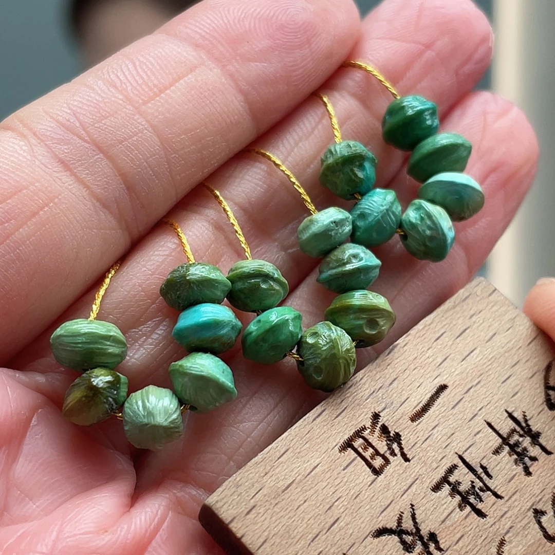 绿松石未镶嵌颈饰