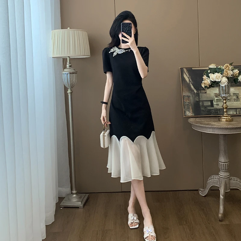 高级感黑色短袖连衣裙夏2025新款今年流行爆款气质拼接小众中长裙