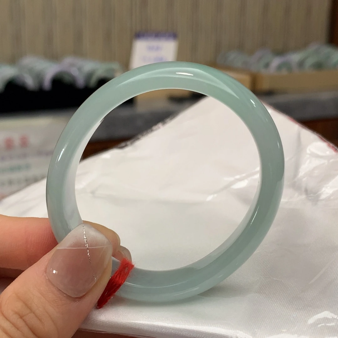 翡翠手镯未镶嵌翡翠手镯未镶嵌52.2圈口贵妃
