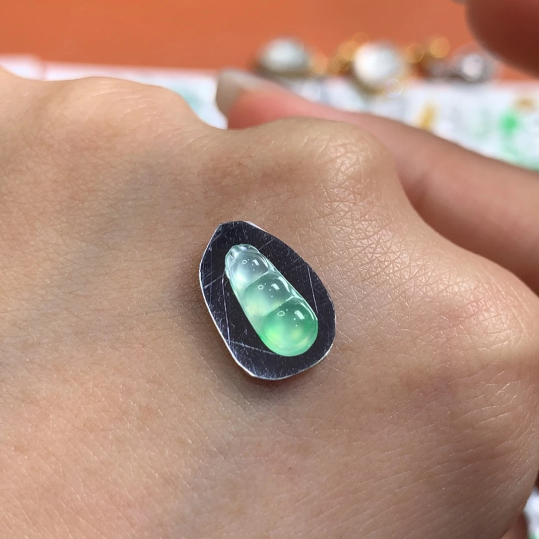 翡翠未镶嵌颈饰渐变绿冰豆子