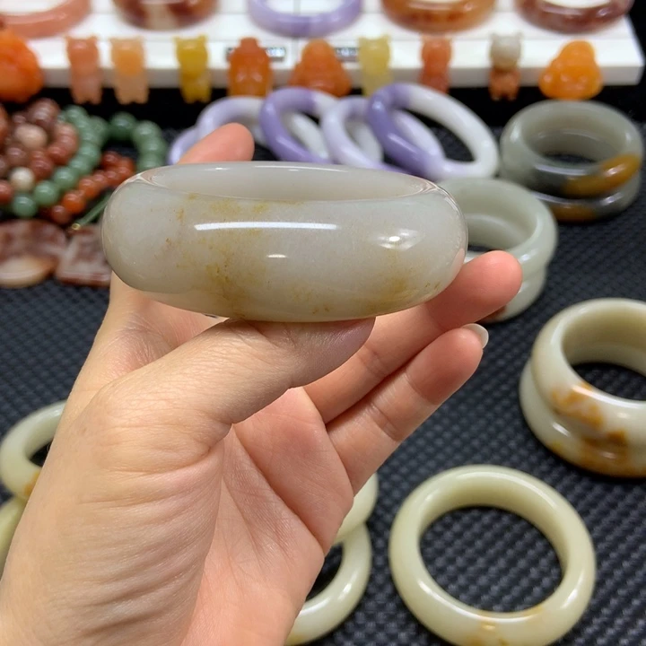 石英质玉未镶嵌手镯