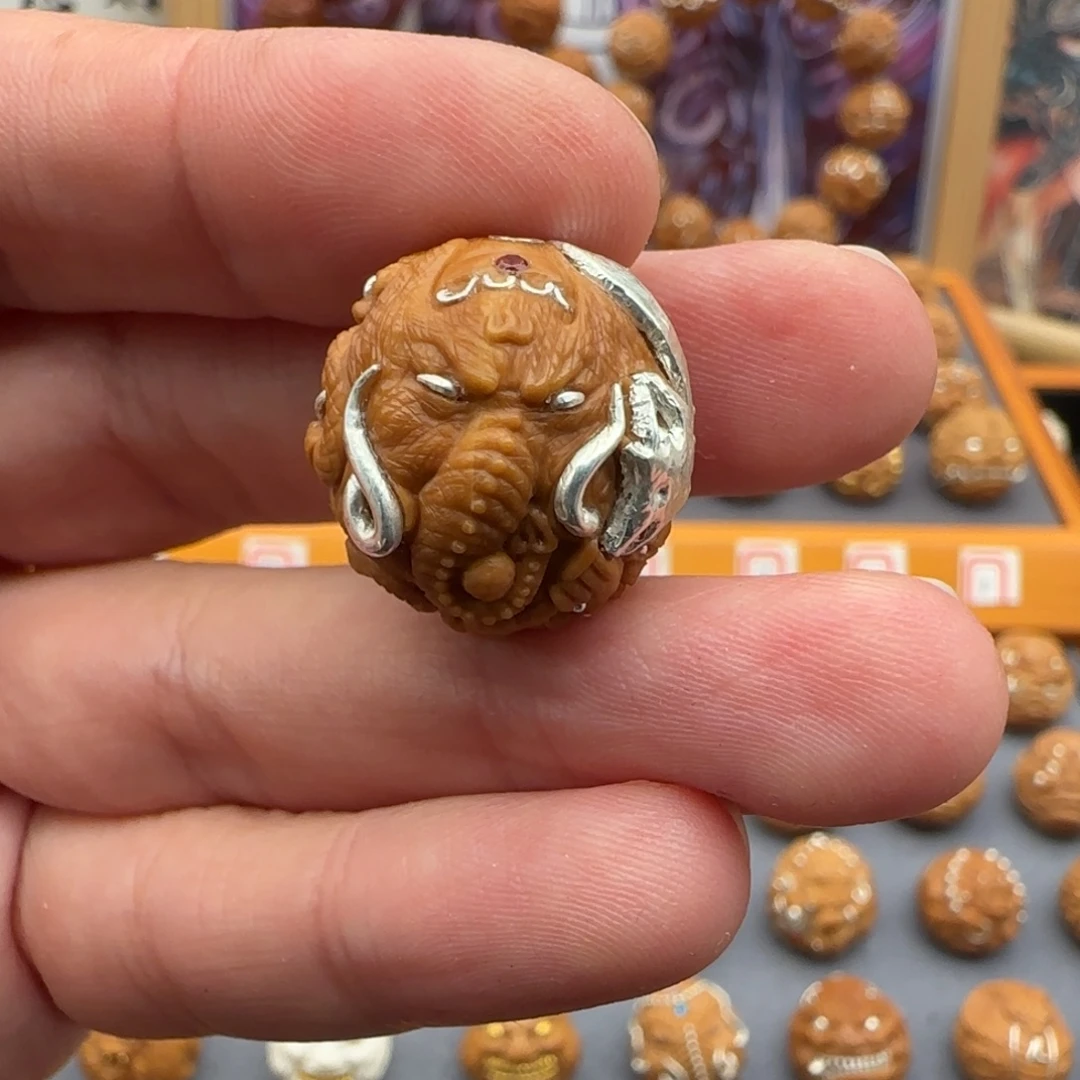 乐***咪吊坠猴头核桃狮驼岭