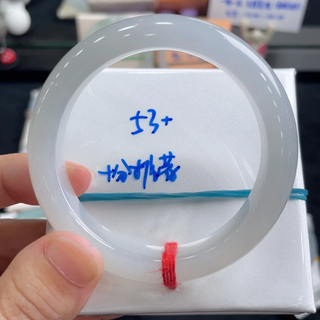 翡翠手镯未镶嵌翡翠手镯