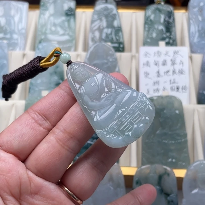 翡翠未镶嵌颈饰玉